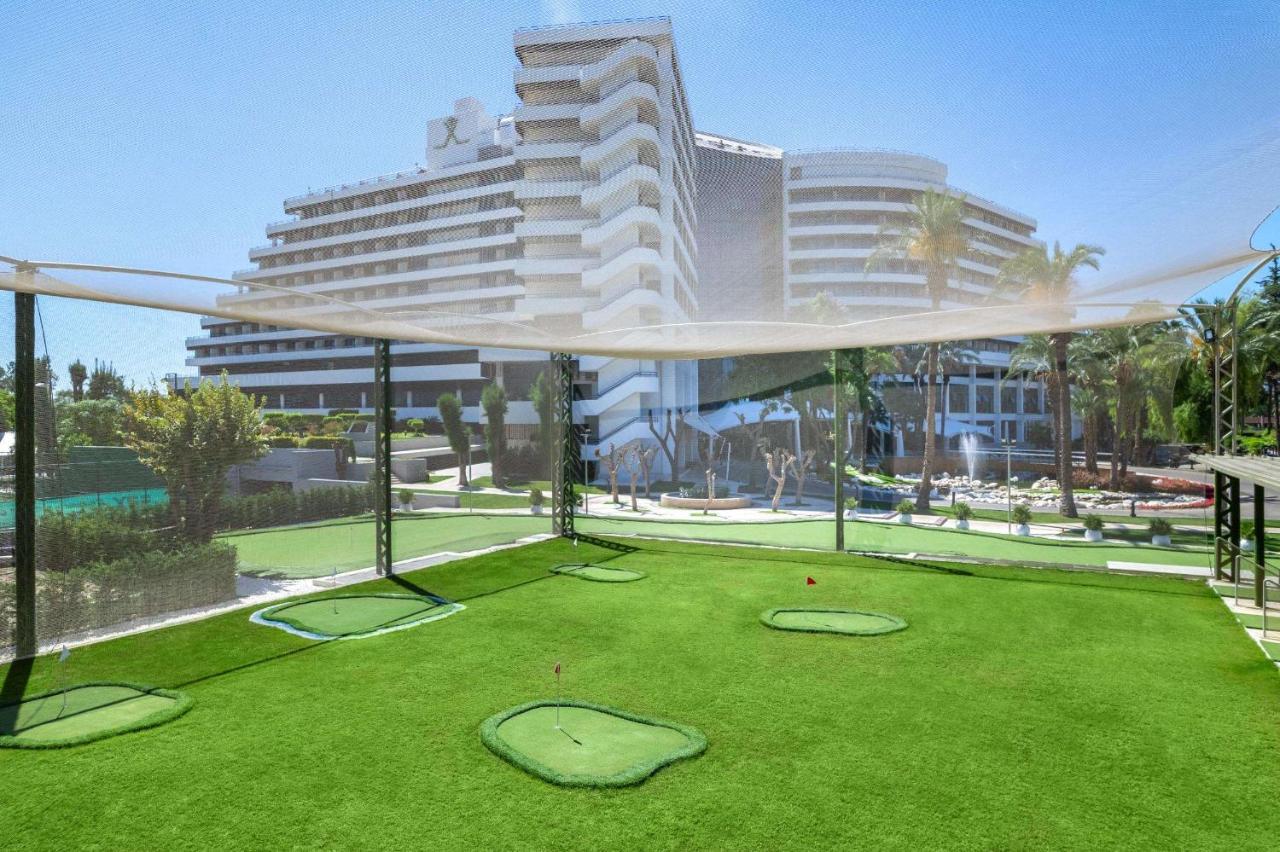 里克斯市中心酒店 安塔利亚 外观 照片 Golf facilities at the hotel