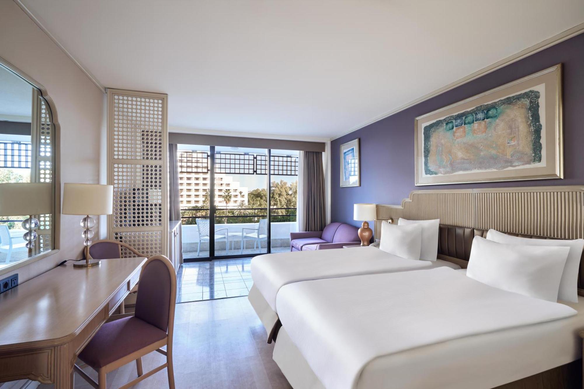 里克斯市中心酒店 安塔利亚 外观 照片 A room at the Hilton Alexandria Plaza